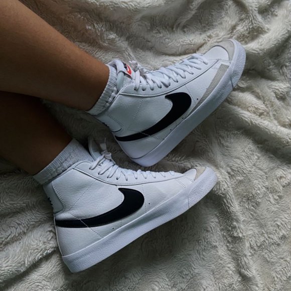 IN SEARCH OF SNEAKERS - Picture 8 of 8